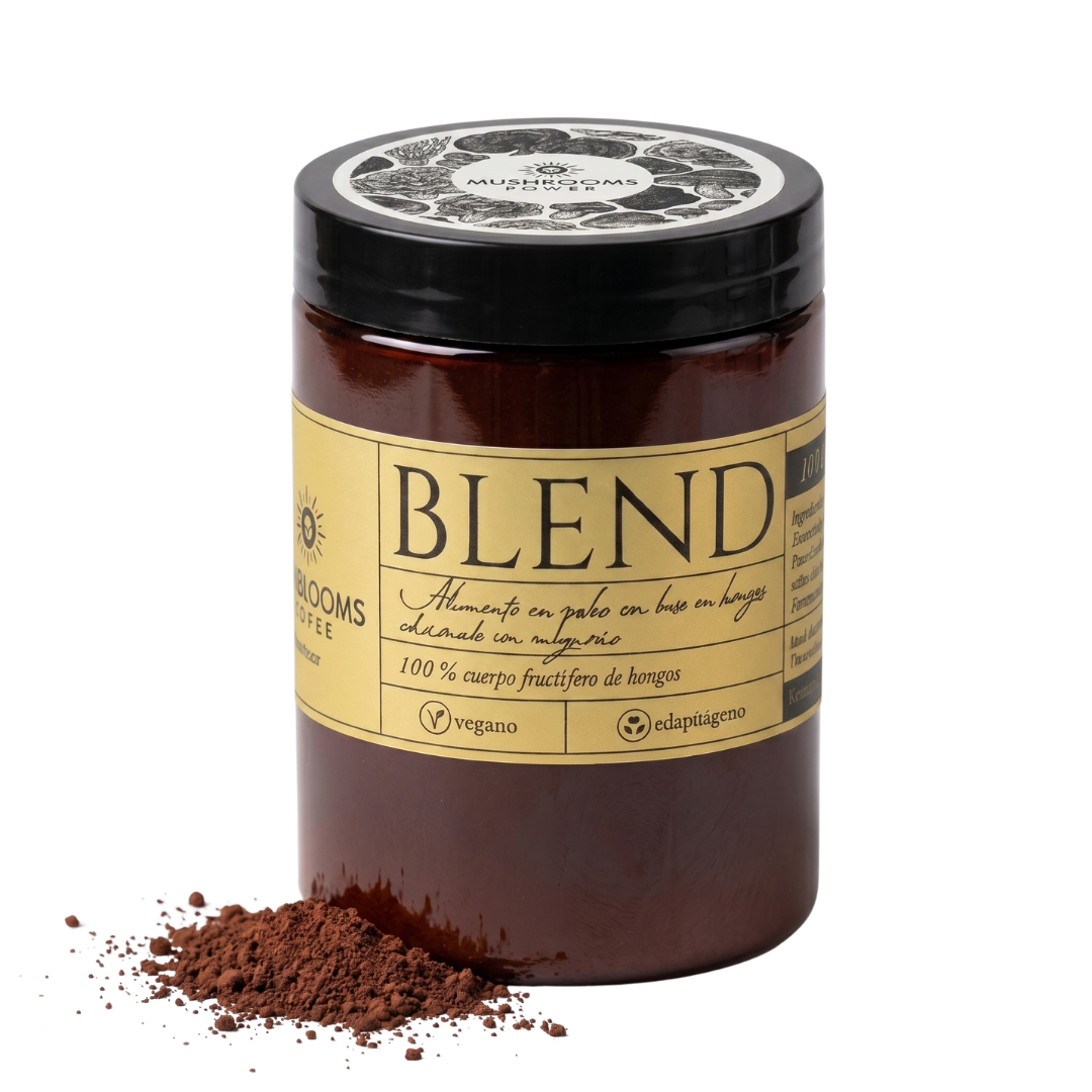 Frasco de BLEND 10 en 1 Mushrooms Power, alimento en polvo a base de hongos, junto a polvo derramado